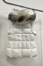 Kép betöltése a galériamegjelenítőbe: 027 FEHÉR steppelt mellény
