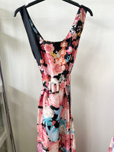 Kép betöltése a galériamegjelenítőbe: 4151 ROSALINDA virágos öves hosszú ruha
