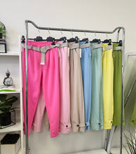 Kép betöltése a galériamegjelenítőbe: 52693 GINA gombos szárú nadrág/csíkos övvel
