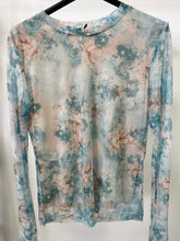 Kép betöltése a galériamegjelenítőbe: 18123 VIRÁG MINTÁS necc felső
