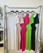 Kép betöltése a galériamegjelenítőbe: 8302 MILA vėkony bordás oldalt kivágott ruha
