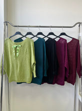 Kép betöltése a galériamegjelenítőbe: 1236 SZATĖN szalagos csillogós felső
