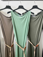 Kép betöltése a galériamegjelenítőbe: 17535 DIA gyékény öves pántos pamut ruha
