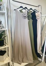 Kép betöltése a galériamegjelenítőbe: 58087 LIDIA zsebes extra bőszárú overál brossal
