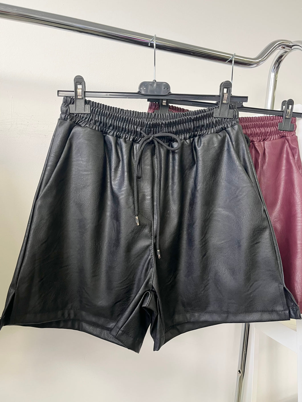 98378 SINDY műbőr sort