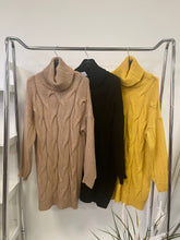 Kép betöltése a galériamegjelenítőbe: CORY kötött ruha
