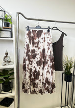 Kép betöltése a galériamegjelenítőbe: 7252 ALIZ barna mintás gyűrt szoknya
