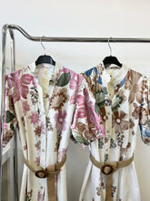 Kép betöltése a galériamegjelenítőbe: 7493 LEONORE virág mintás zsebes ruha
