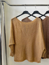 Kép betöltése a galériamegjelenítőbe: 1236 SZATĖN szalagos csillogós felső
