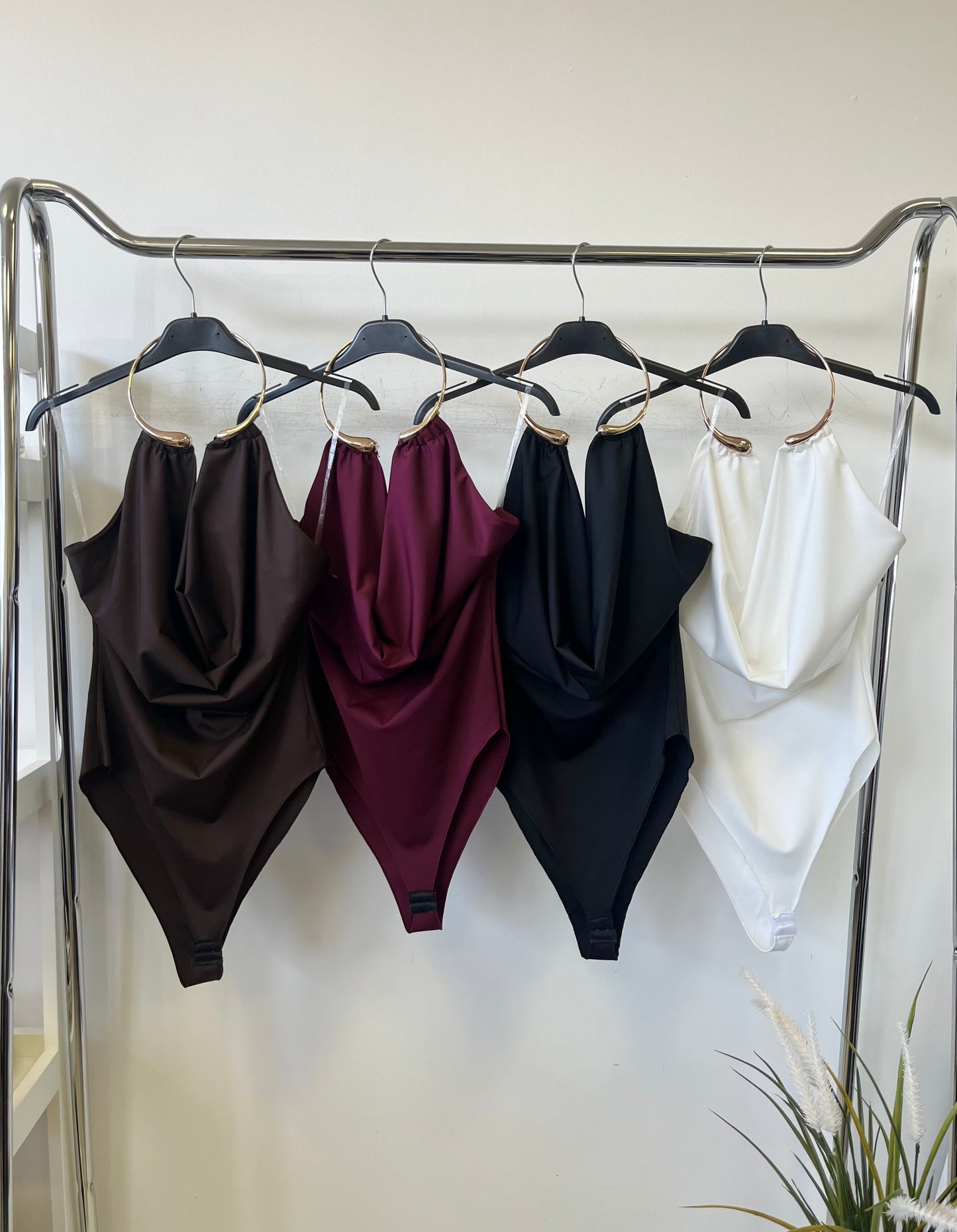 44382 MELISSA body merev nyakékkel