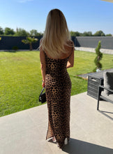 Kép betöltése a galériamegjelenítőbe: 25300 LENA spagetti pántos leopárd ruha
