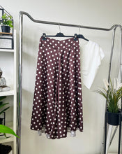 Kép betöltése a galériamegjelenítőbe: 4359 MINERVA pöttyös EXTRA bőszárú szatén nadrág
