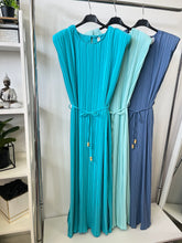 Kép betöltése a galériamegjelenítőbe: 57360 DORINA pliszírozott ruha
