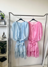 Kép betöltése a galériamegjelenítőbe: 16829 KIARA műselyem ruha
