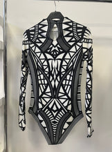 Kép betöltése a galériamegjelenítőbe: 20604 BETTY strasszos mintás body
