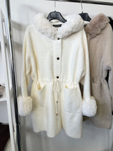 Kép betöltése a galériamegjelenítőbe: 25017 SYLVA vastag zsenília kardigán / kabát
