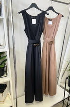 Kép betöltése a galériamegjelenítőbe: 12320 REBECA vászon szoknyás ruha
