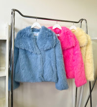 Kép betöltése a galériamegjelenítőbe: 9411 LISA műszőrme bunda
