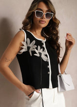 Kép betöltése a galériamegjelenítőbe: 2672 GABY filc mellény brossal
