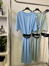 Kép betöltése a galériamegjelenítőbe: 12259 ZINA öves gombos vállú ruha
