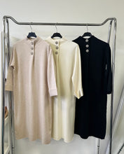 Kép betöltése a galériamegjelenítőbe: 12339 TOKYO kötött ruha strasszkő díszitéssel
