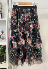 Kép betöltése a galériamegjelenítőbe: 8746 KORINA Virágos fodros tüllszoknya
