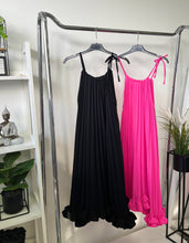 Kép betöltése a galériamegjelenítőbe: 2912 LOLA pliszírozott ruha
