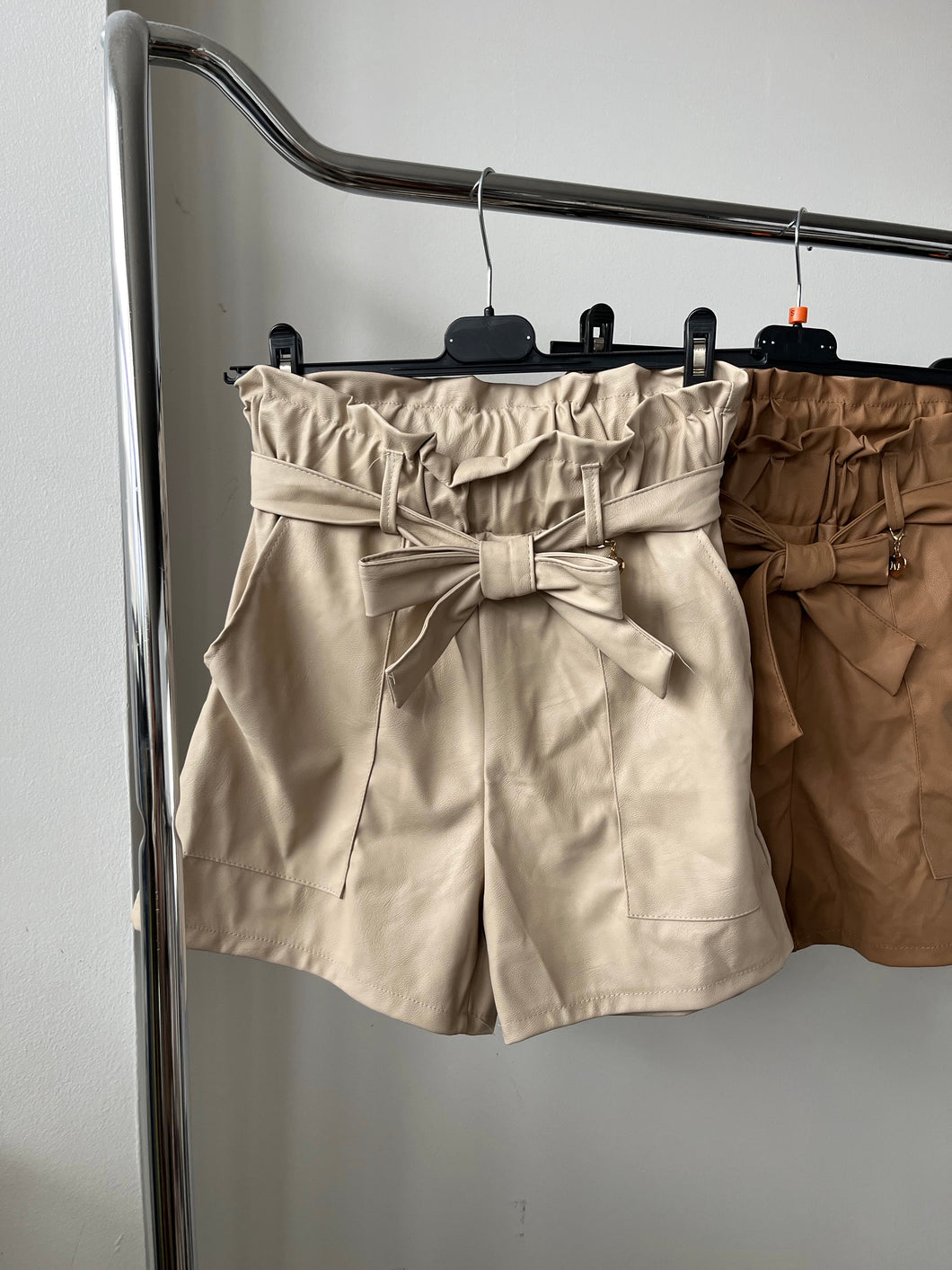 8200 GILDA műbőr sort