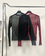 Kép betöltése a galériamegjelenítőbe: 6122 MELISSA strasszos necc felső
