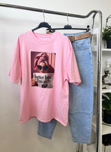 Kép betöltése a galériamegjelenítőbe: 2888 BETTER LATE oversize póló

