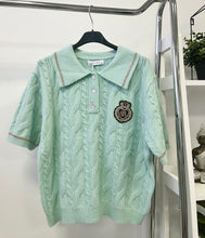 Kép betöltése a galériamegjelenítőbe: 8133 RUBINA galléros tavaszi rövid ujjú pulóver
