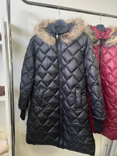 Kép betöltése a galériamegjelenítőbe: 88907 MONETT steppelt passzés ujjú kabát
