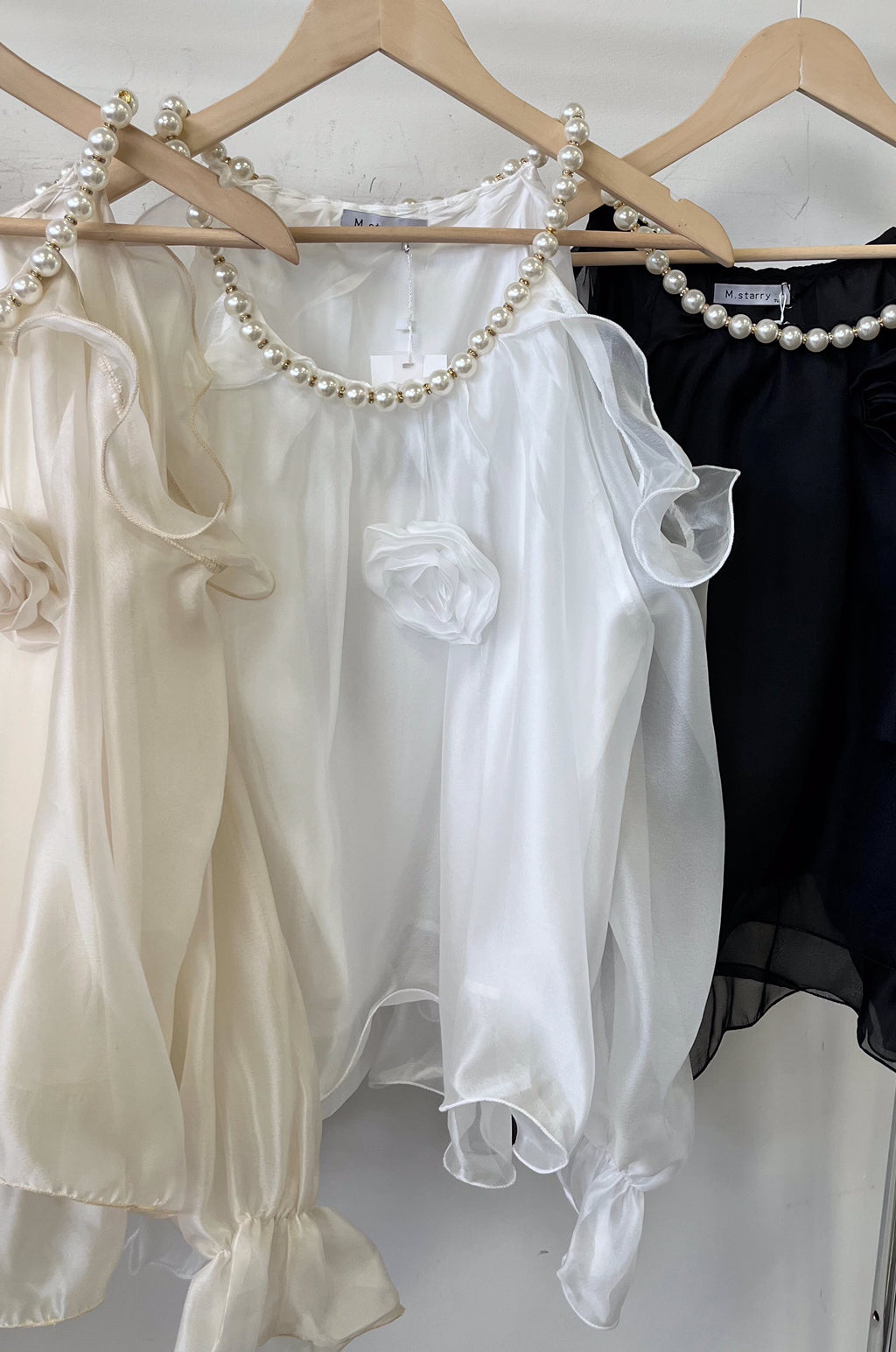 0107 MANDY teklagyöngyös organza blúz