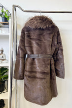 Kép betöltése a galériamegjelenítőbe: 8812 GITTA műszőrme bunda
