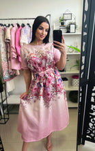 Kép betöltése a galériamegjelenítőbe: 8367 AGATHA virág mintás vászon ruha
