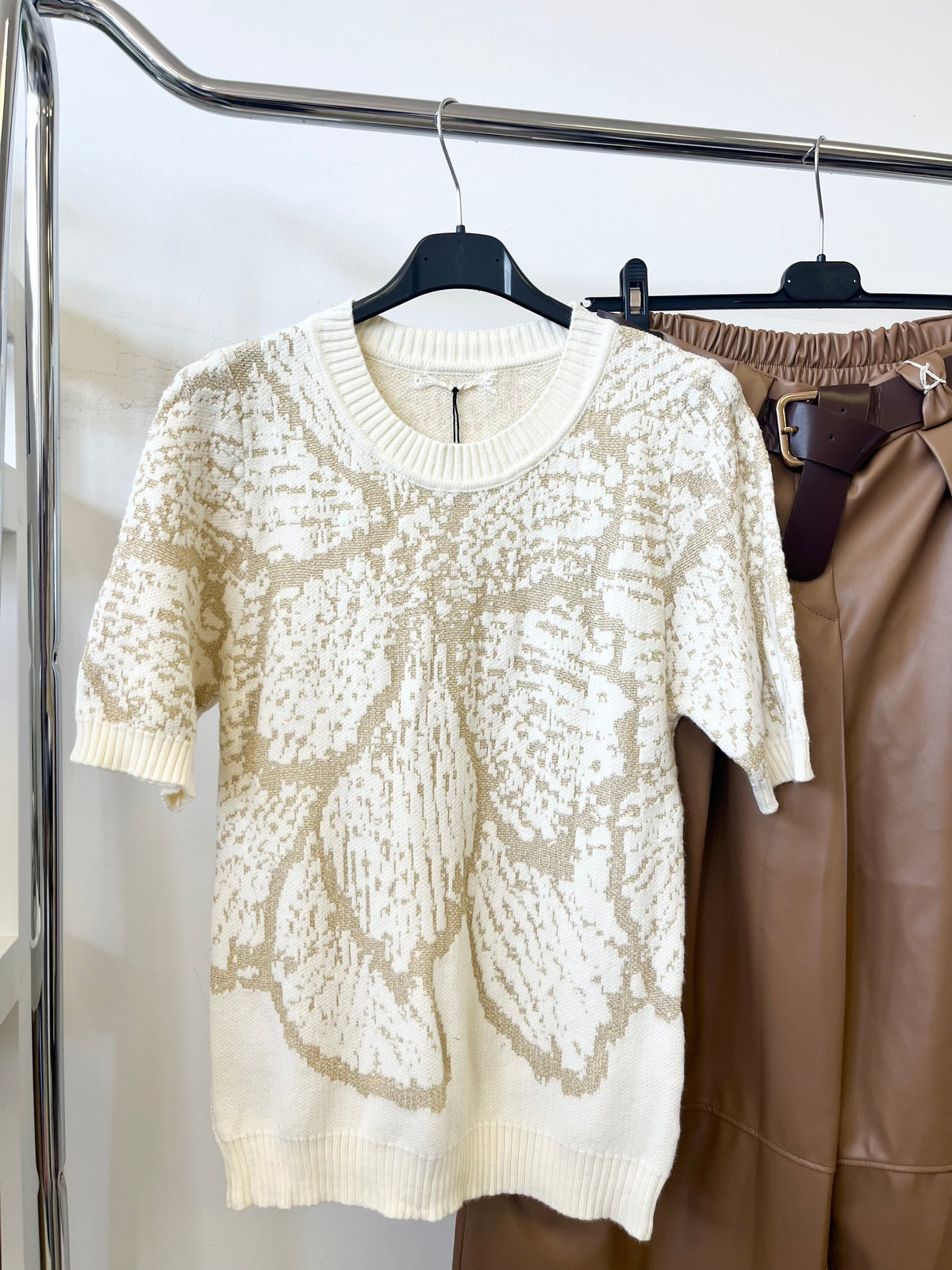 8349 GOLDY rövid ujjú felső arany lurex diszítéssel