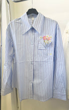 Kép betöltése a galériamegjelenítőbe: 239 MERIL csíkos ing hímzéssel
