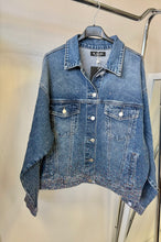 Kép betöltése a galériamegjelenítőbe: A2258 NORY strasszköves oversize farmer kabát
