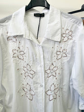 Kép betöltése a galériamegjelenítőbe: 15025 POLLA vászon ing bronz flitter diszítéssel
