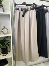 Kép betöltése a galériamegjelenítőbe: 33206 MIA bőszárú nadrág
