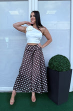 Kép betöltése a galériamegjelenítőbe: 4359 MINERVA pöttyös EXTRA bőszárú szatén nadrág
