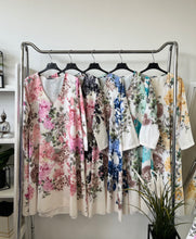 Kép betöltése a galériamegjelenítőbe: 10659 TILDA  ‘A’ vonalú virágos ruha
