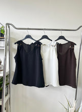 Kép betöltése a galériamegjelenítőbe: 12573 CAMILLA felső fa karika dísszel
