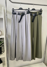 Kép betöltése a galériamegjelenítőbe: 33206 MIA bőszárú nadrág
