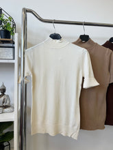 Kép betöltése a galériamegjelenítőbe: 026 BASIC rövid ujjú félgarbó
