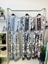 Kép betöltése a galériamegjelenítőbe: 4844 FRANNY mintás vászon ruha
