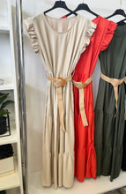 Kép betöltése a galériamegjelenítőbe: 24609 MANGÓ fodros vászon maxi ruha övvel
