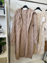 Kép betöltése a galériamegjelenítőbe: 3091 WANDA fonott kapucnis kardigánj
