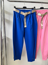 Kép betöltése a galériamegjelenítőbe: 7048/52693 HAILEY gombos szárú nadrág
