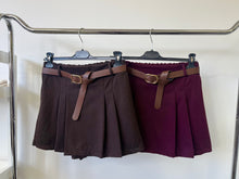 Kép betöltése a galériamegjelenítőbe: 18809 DENISA öves rakott szoknya/sort
